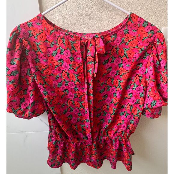 Francesca’s Mi Ami Miami Floral Open Back Puff Sleeve Peplum Blouse - Picture 3 of 7